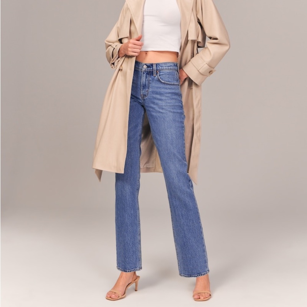 Mid Rise 90s Straight Jean